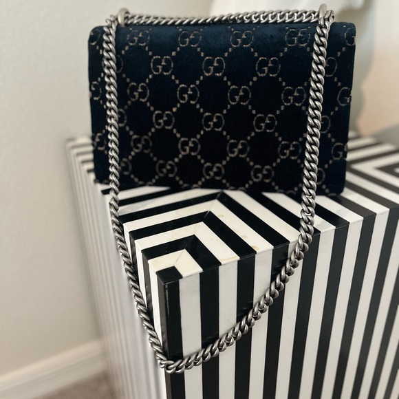 Like New Gucci Dionysus Bag GG
Velvet Medium
With receipt - Picture 2 of 6